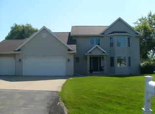 88 Overland Trl, Oshkosh, WI 54904