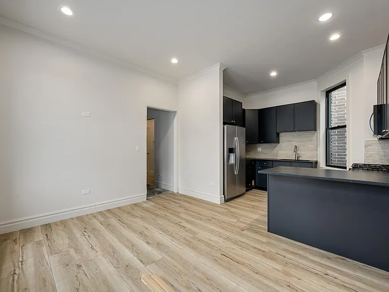 1710 W Belmont Ave #302 — Photo 3