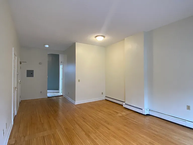 731 7th St E #2 — Photo 3