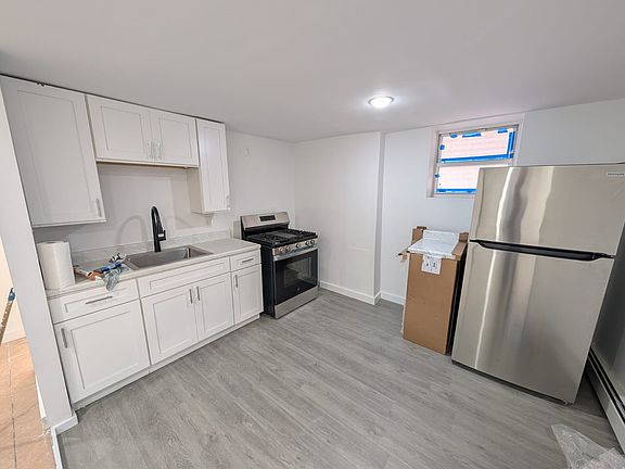 3rd image of 308 E 45th St #1