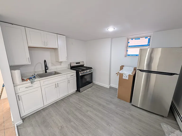 308 E 45th St #1 — Photo 3