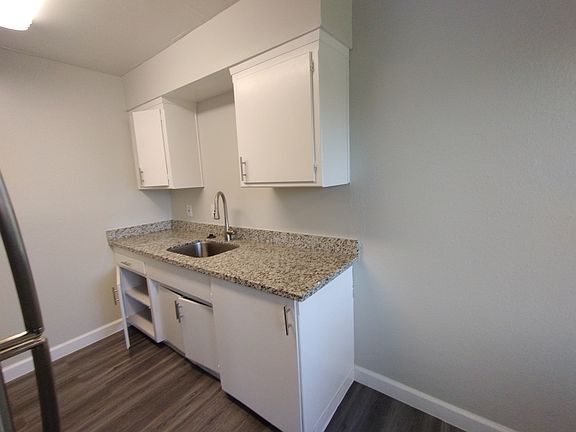 5th image of 3525 Whitney Ave #A746f5bed