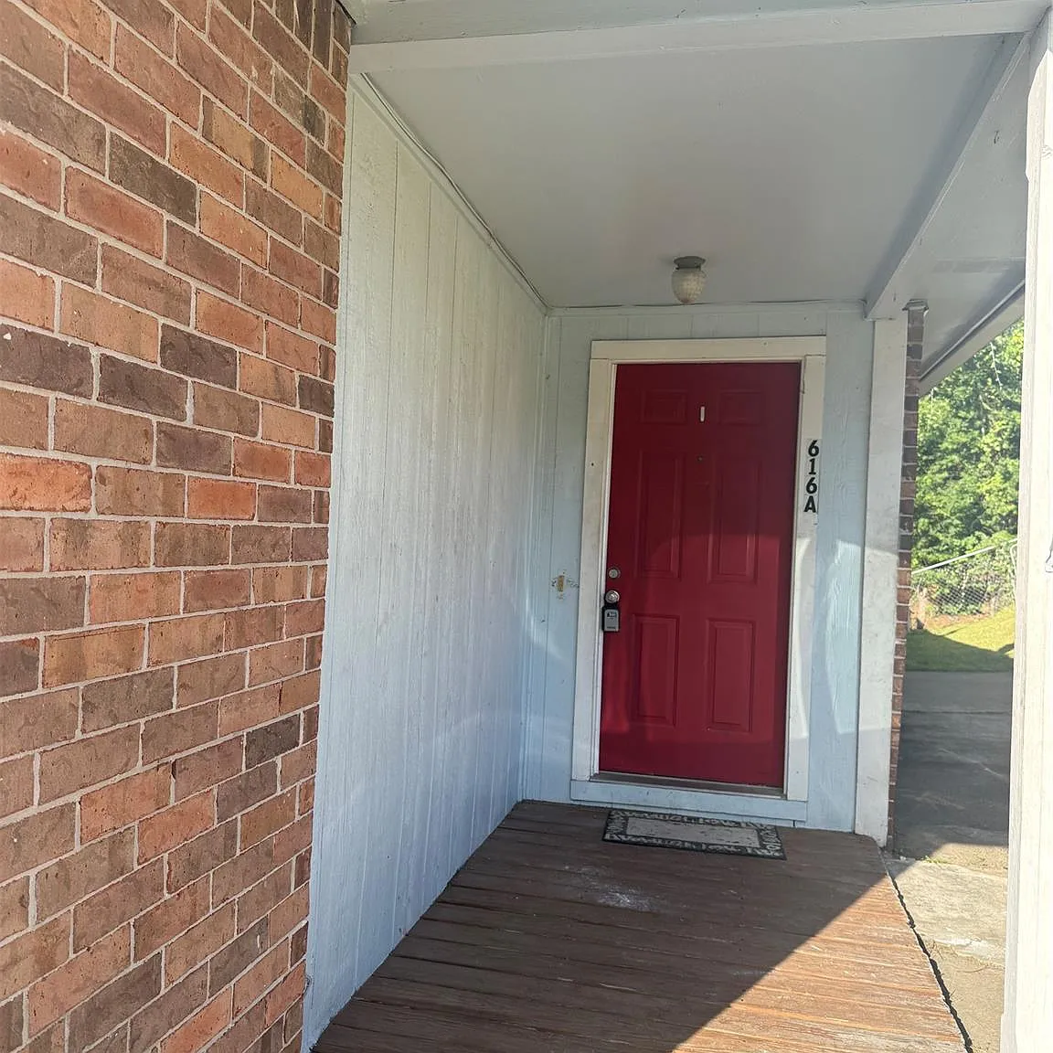 3 bed, 2.0 bath, 1284 sqft, $1,200 — Photo 1