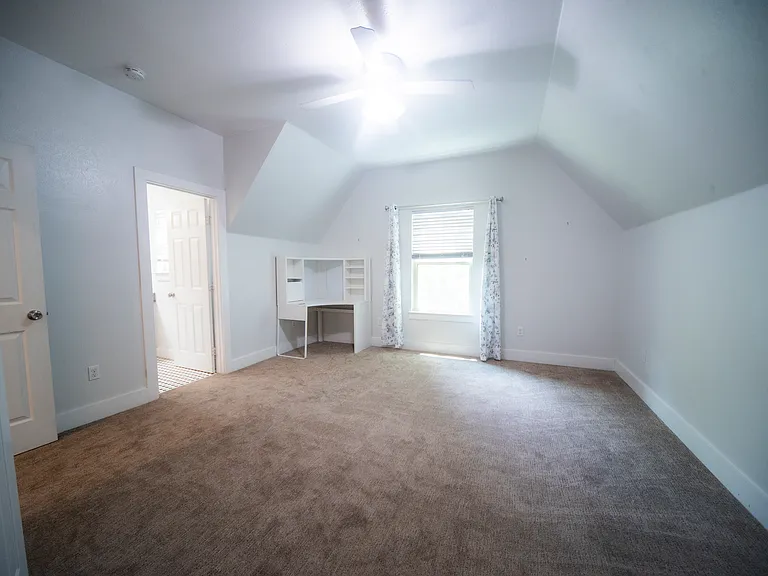 2600 Shirley Ave — Photo 33