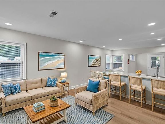 3rd image of 543 Draper Dr