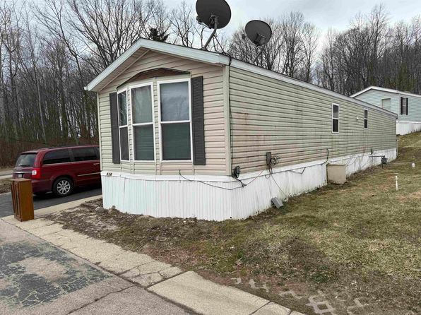 W211N11863 Hilltop Dr