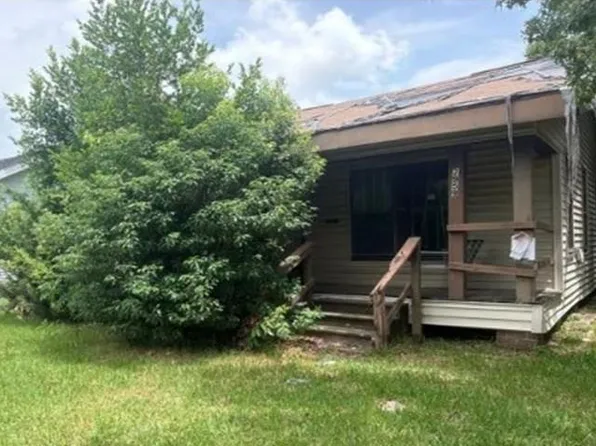 2959 Neches St, Beaumont, TX 77701