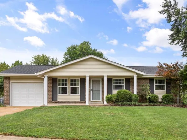 3545 El Ferrol Ct, Bridgeton, MO 63044