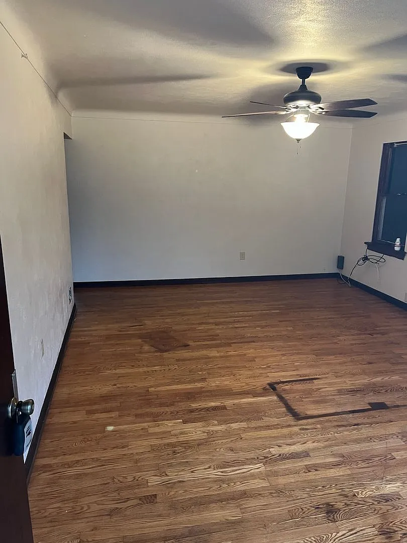 Beautiful Move in ready House! — Photo 3