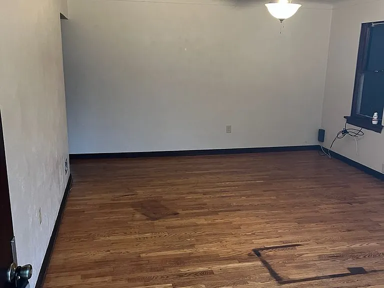 407 E Spencer St — Photo 3
