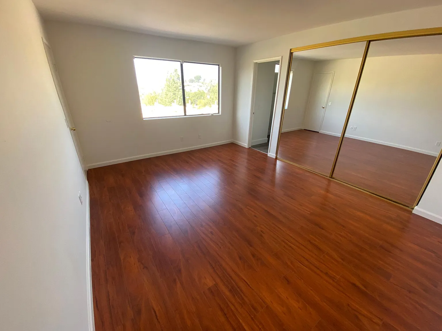 3 bed, 2.5 bath, 1332 sqft, $4,000 — Photo 3