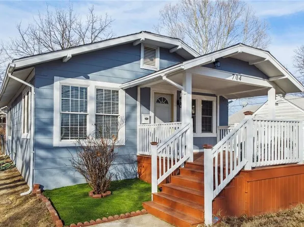 704 E Walnut St, Independence, MO 64050