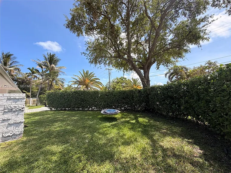 11445 N Bayshore Dr — Photo 32