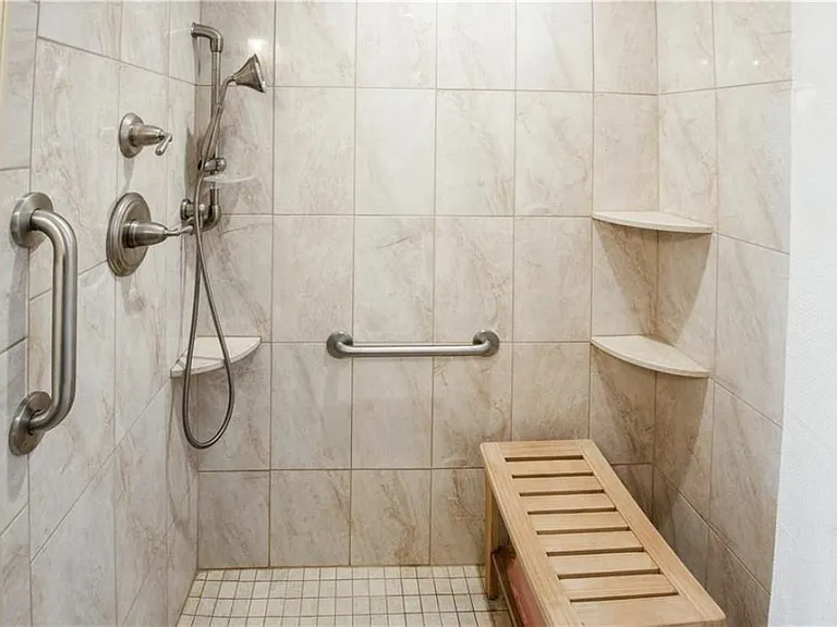 27 Peckham Ave — Photo 14