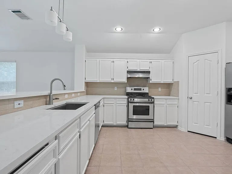909 Saba Cv — Photo 10