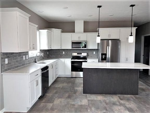 5th image of 203 Hollyhock Ln