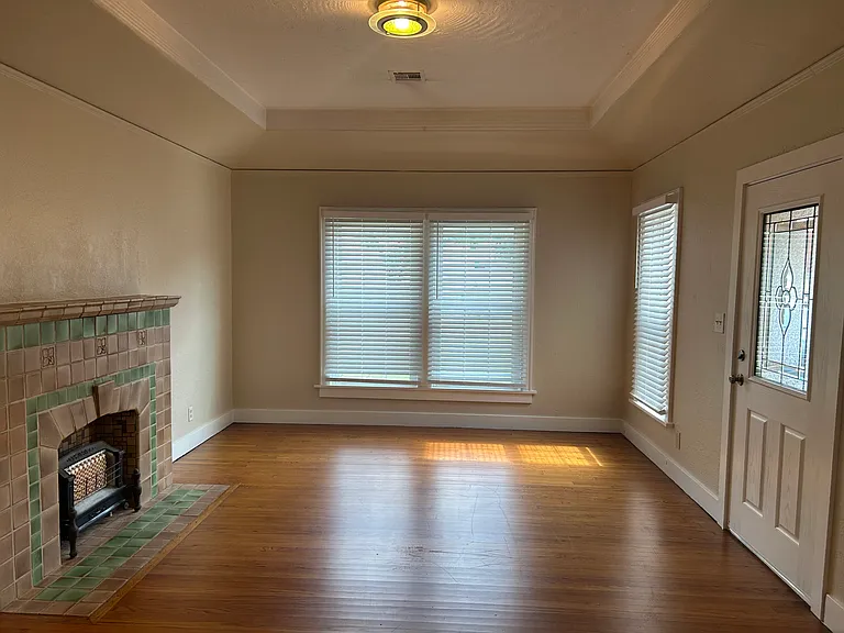 405 NW 32nd St #1/2 — Photo 3