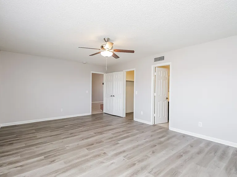 2104 E Boston St — Photo 9