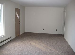 21328 Gudith Rd, Woodhaven, MI 48183