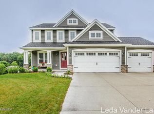 2811 N Saddle Ridge Ct NE, Rockford, MI