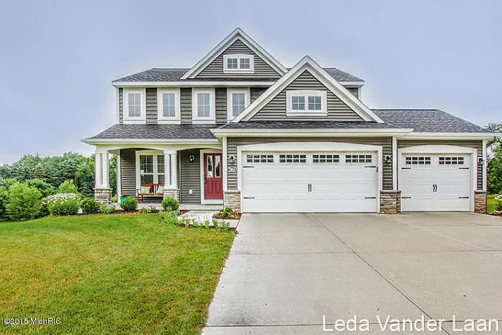 2811 N Saddle Ridge Ct NE photo 1
