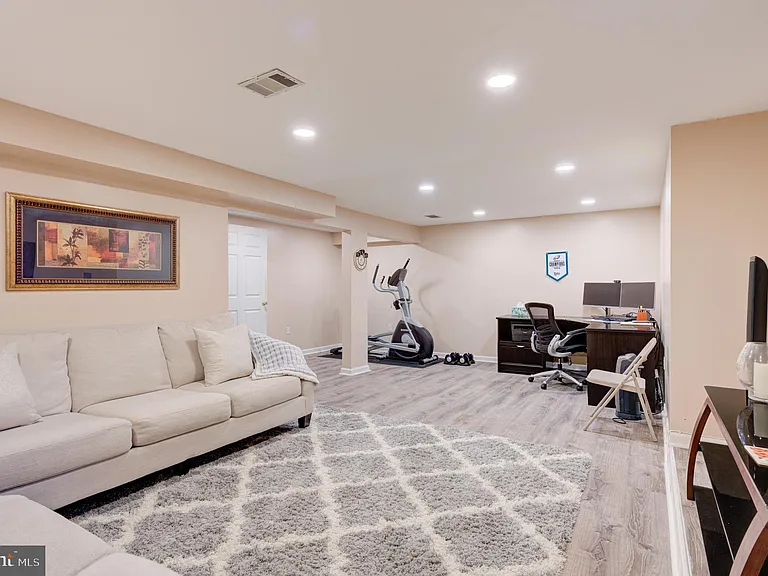 92 Kirkwood Dr — Photo 18
