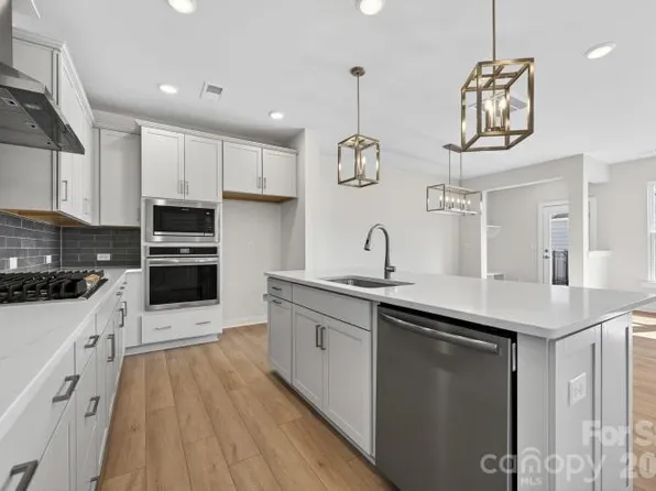 10110 Mamillion Dr, Huntersville, NC 28078