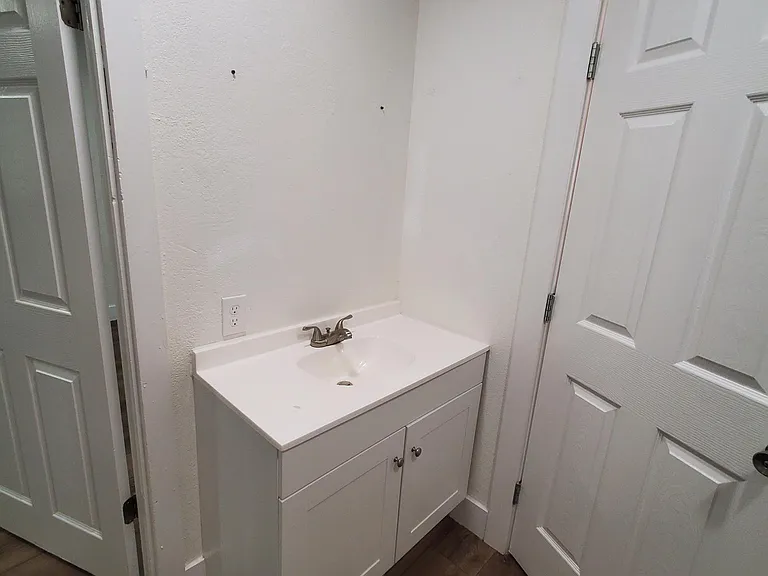 631 N Edwards Ave — Photo 5