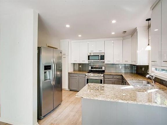 3rd image of 1001 Richard Barry Dr