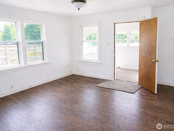 4th image of 905 Coolidge Road