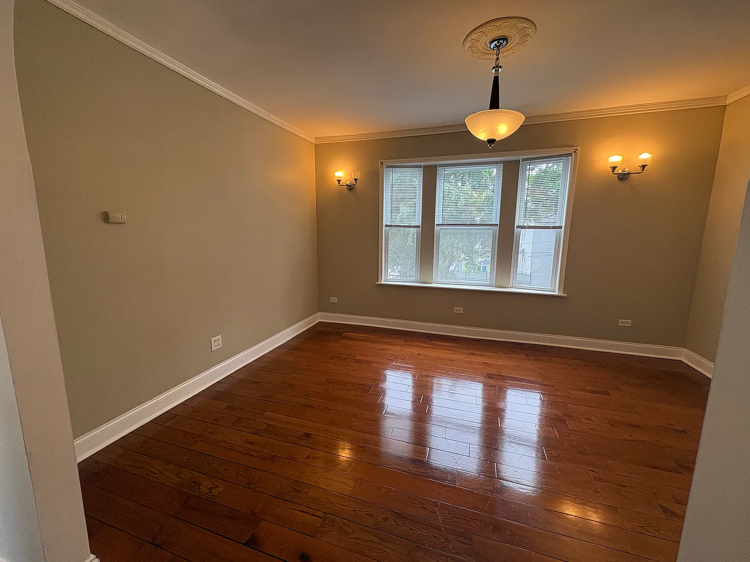 2 bed, 1100 sqft, $1,350 — Photo 3