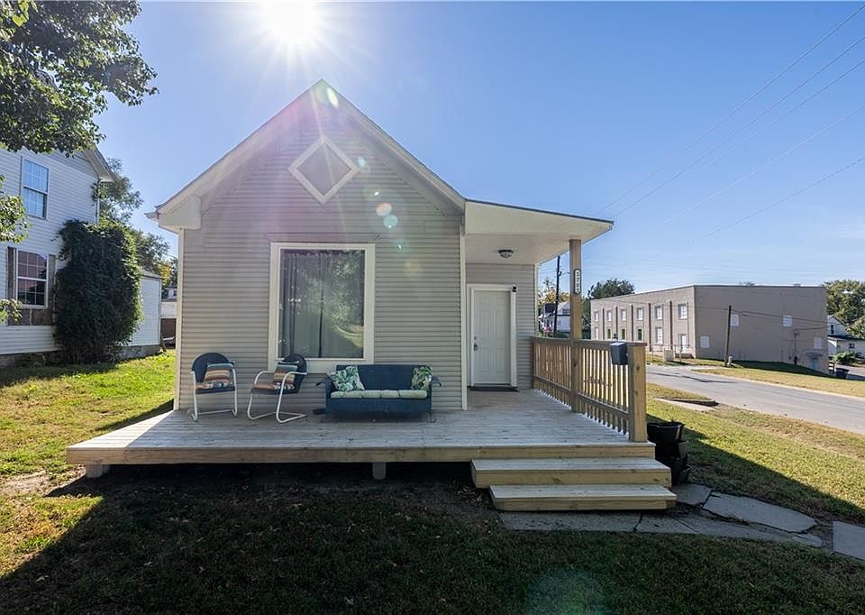 1st image of 2702 Patee St