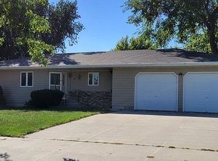 307 N 4th St, Parkston, SD 57366