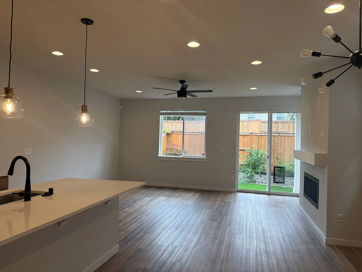 3 bed, 2.5 bath, 1893 sqft, $2,850 — Photo 2