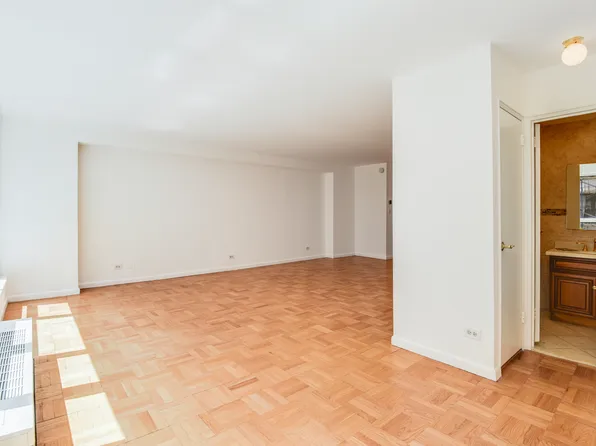 200 Central Park South image 7 of 12