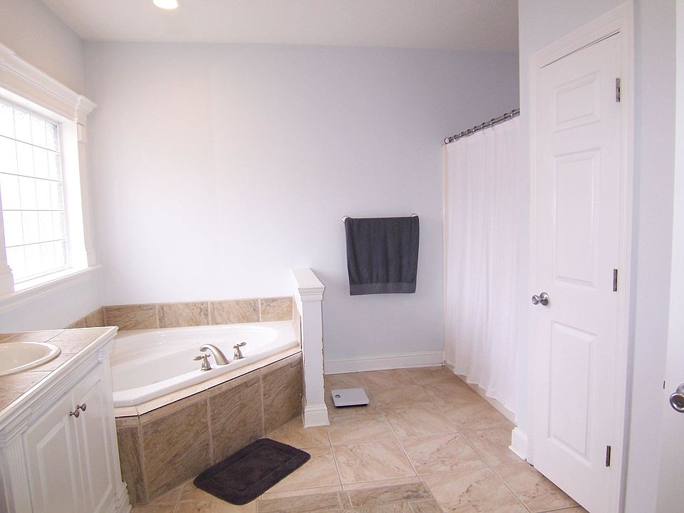 2nd image of 63 Woodville Trce