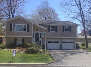 23 Abenaki Trl, Oak Ridge, NJ 07438