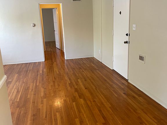 3rd image of 3571 6th Ave
