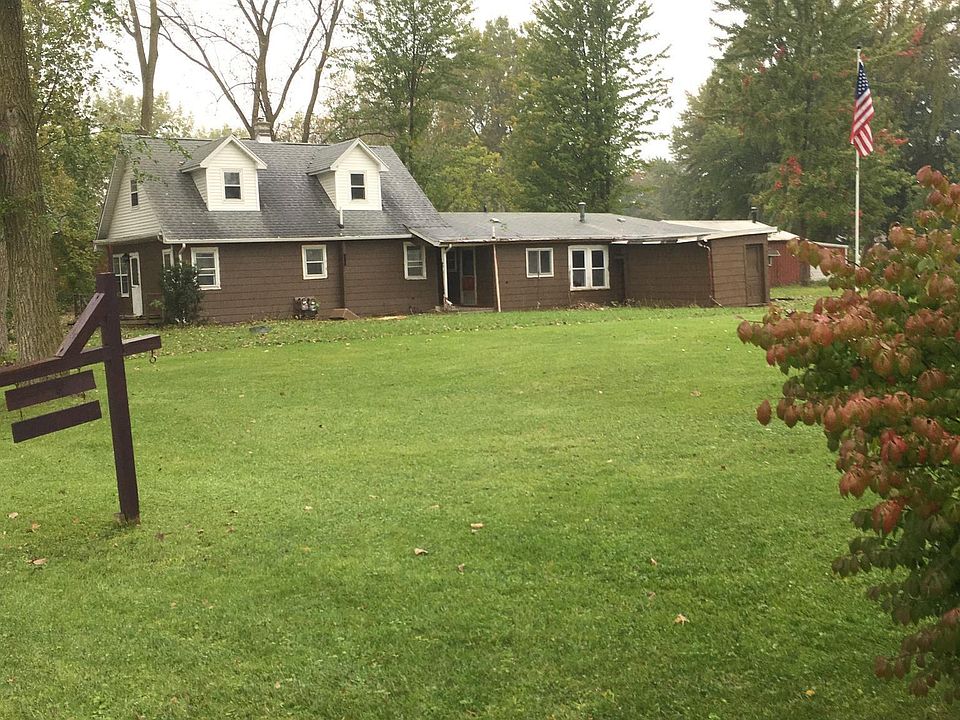 View from the left side apartment is under the flat roof back half of the house.