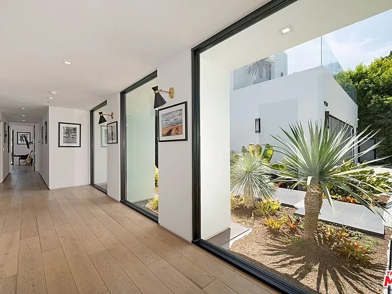 9570 Sunset Blvd — Photo 26