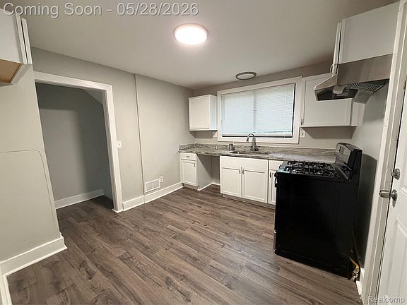 5th image of 5814 Haverhill St