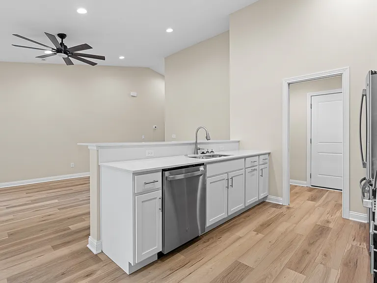 1562 Lincoln Ave — Photo 35