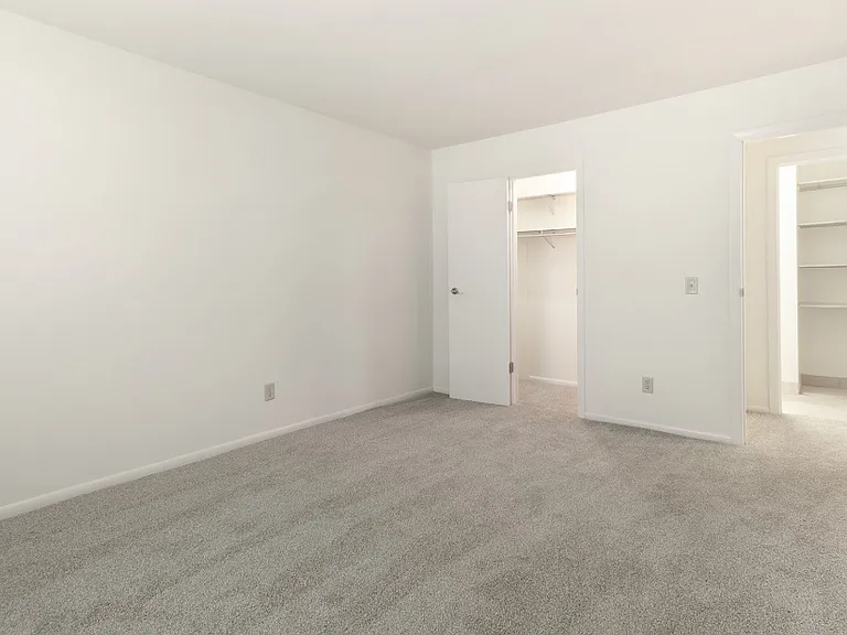 Monona Village Apartments — Photo 8