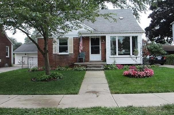 1st image of 2466 Applewood Ave