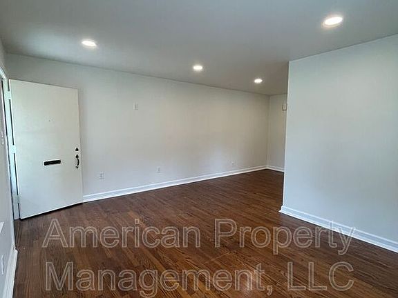 5th image of 903 S Erie Ave