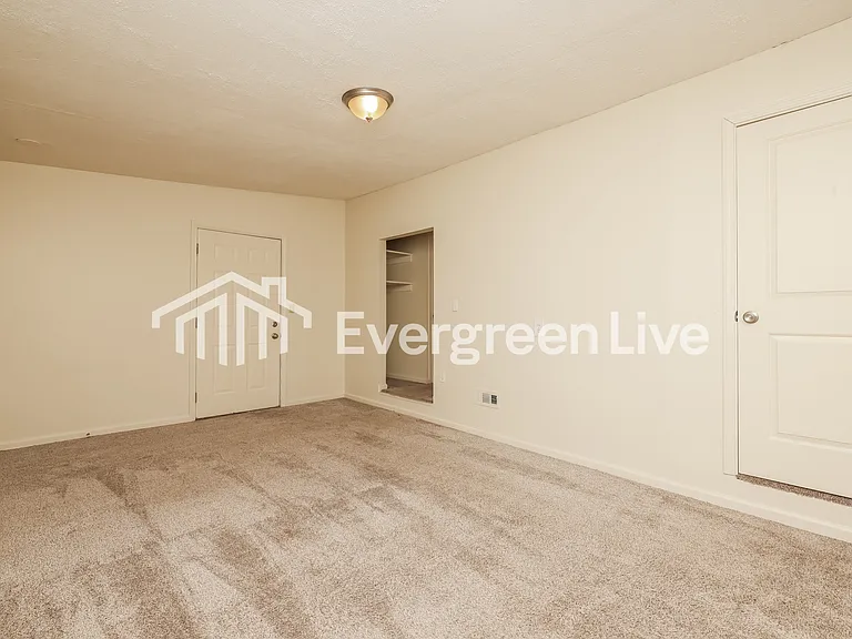 2961 Berkley St — Photo 9