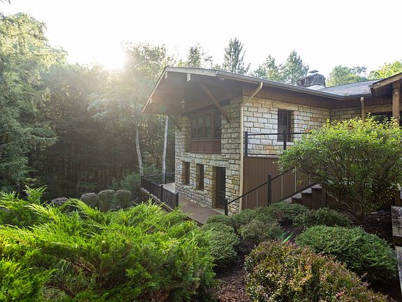 2nd image of 1011 Taylor Rd