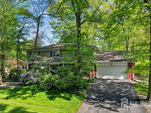 39 Independence Dr, East Brunswick, NJ 08816