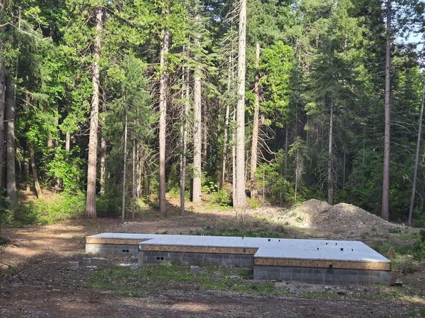 2017 S Old Stage Rd, Mount Shasta, CA 96067