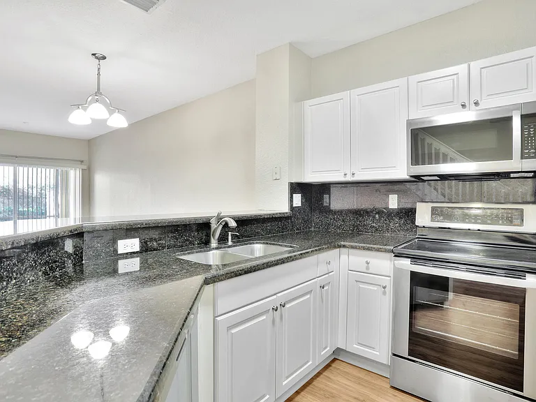 6527 Catalina Ln — Photo 8